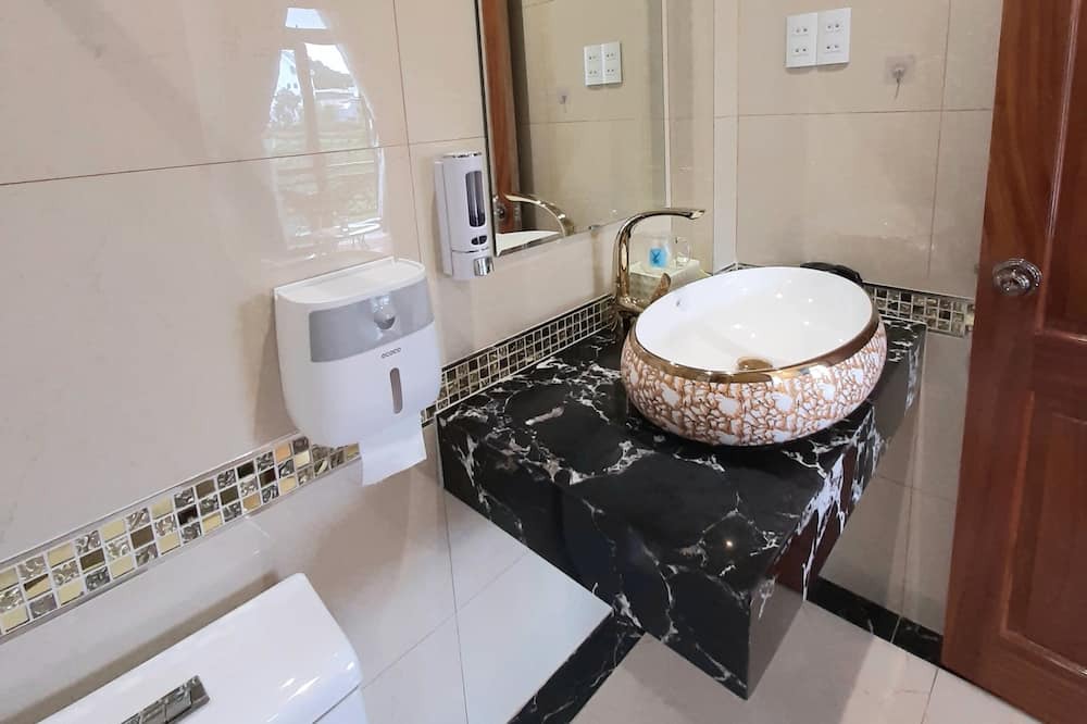 Photo of Bathroom in Phuong