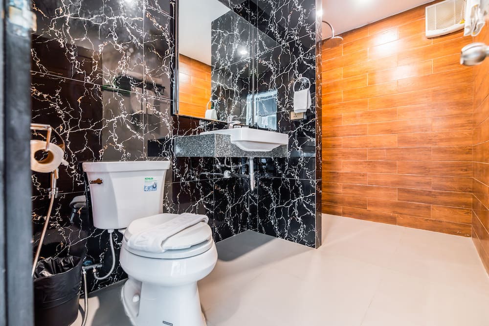 Photo of Bathroom in Pong