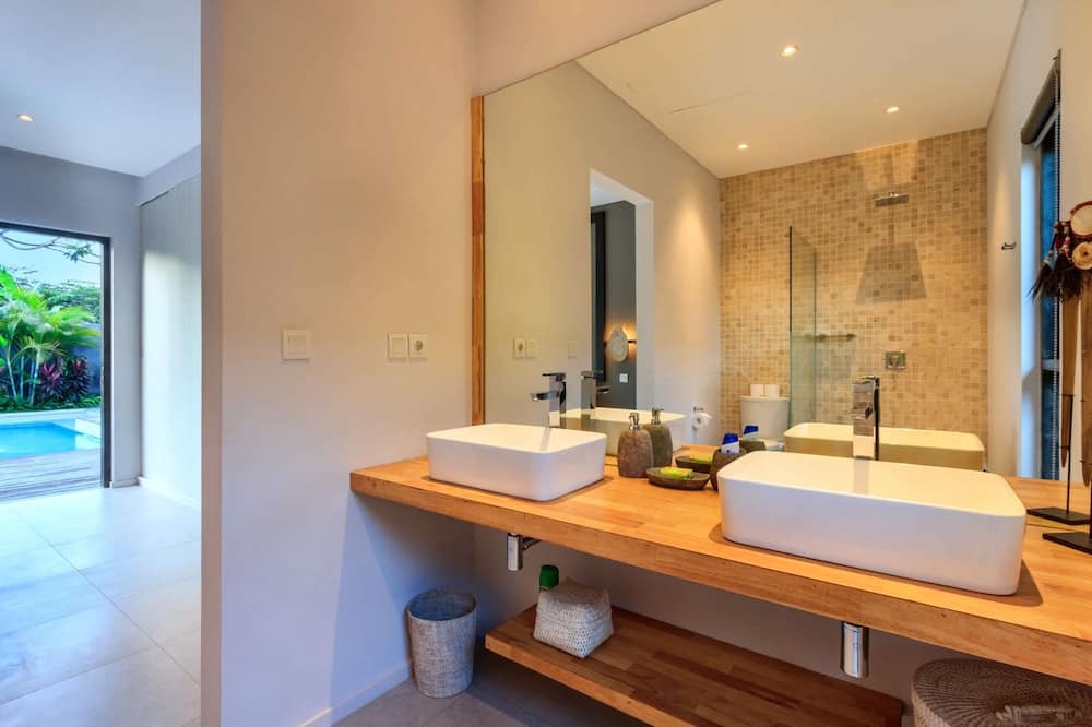 Photo of Bathroom in Sunset Road