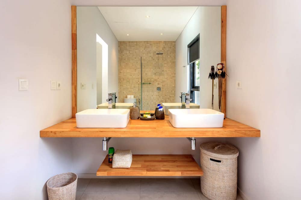 Photo of Bathroom in Sunset Road