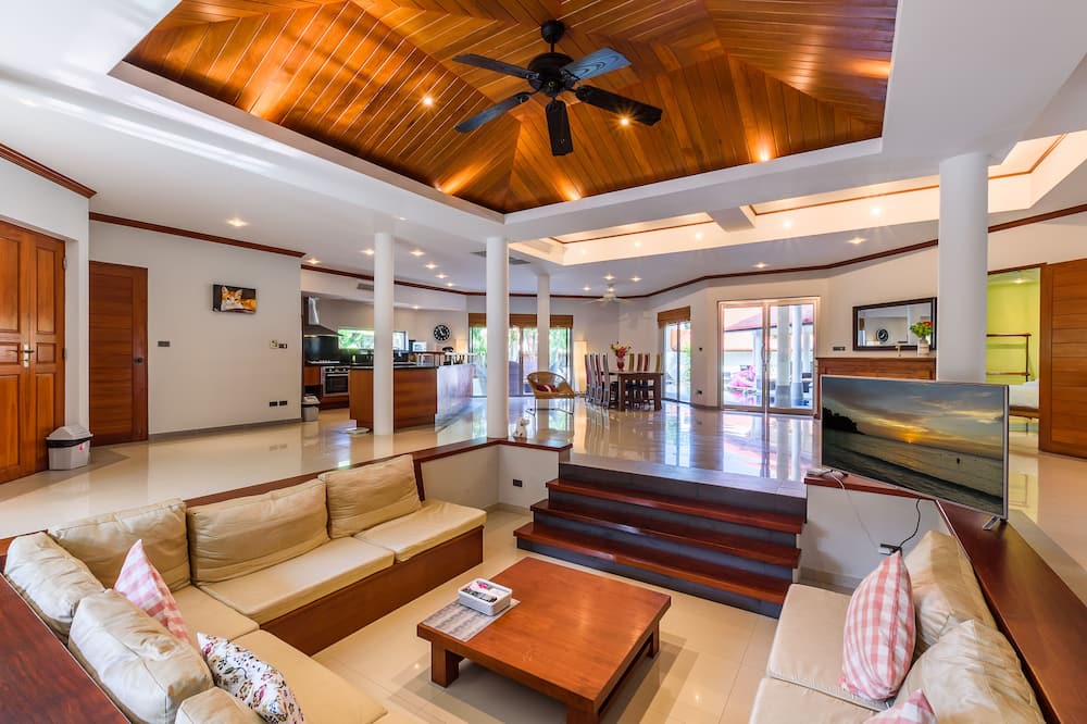 Photo of Livingroom in Nai Harn