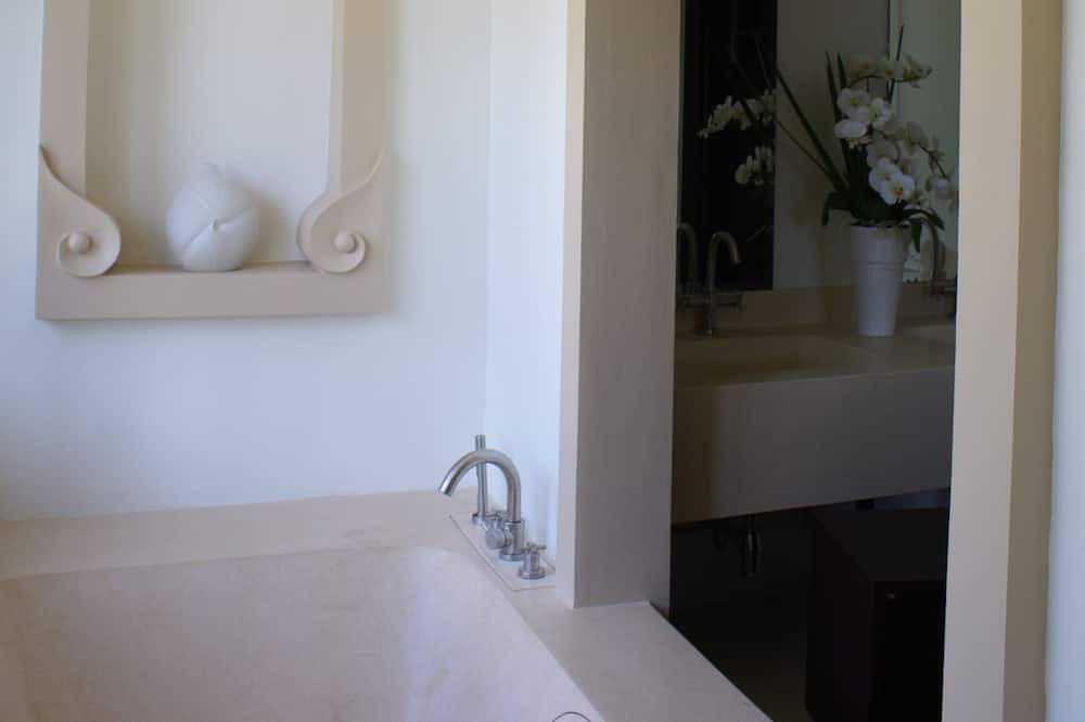 Photo of Bathroom in Laem Set