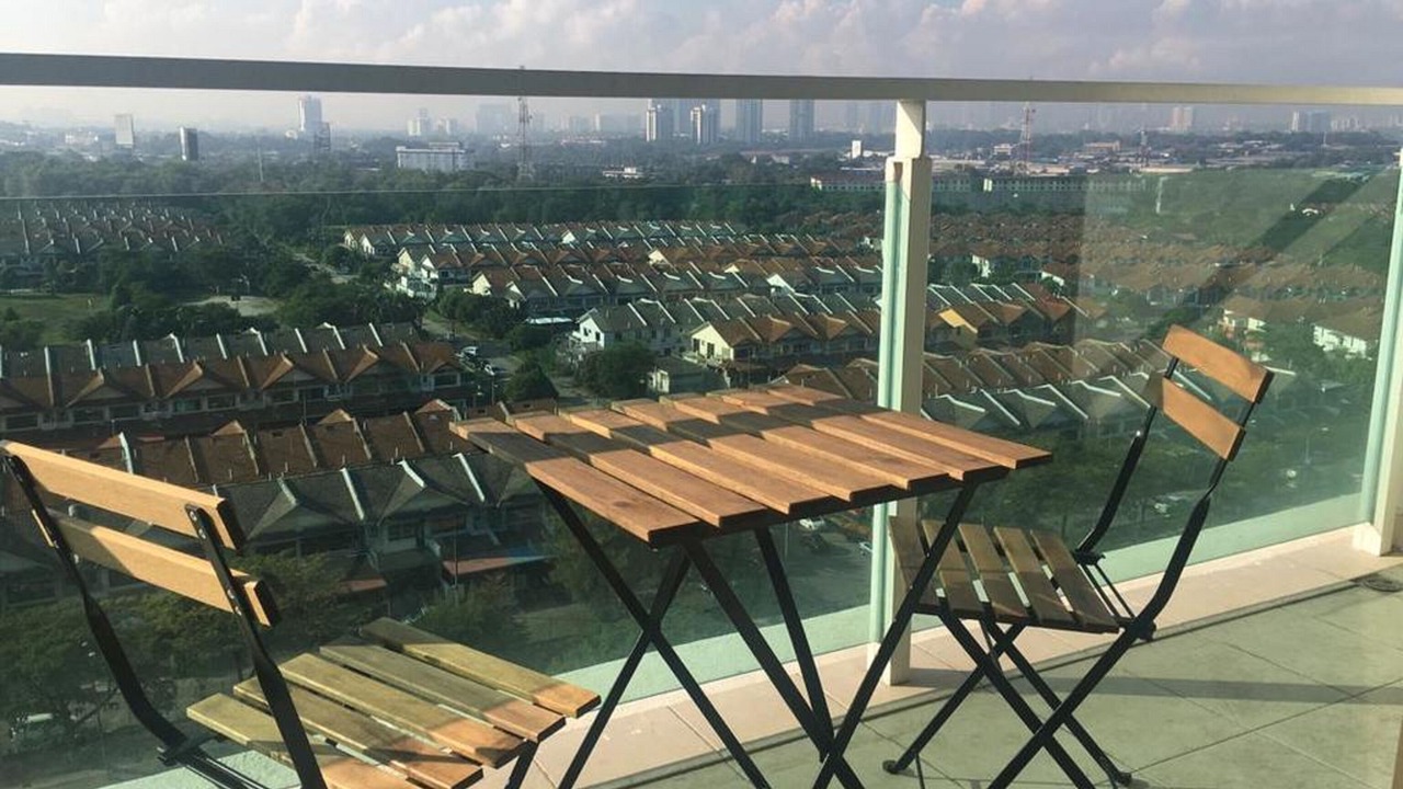 Photo of Patio Balcony in Taman Mount Austin