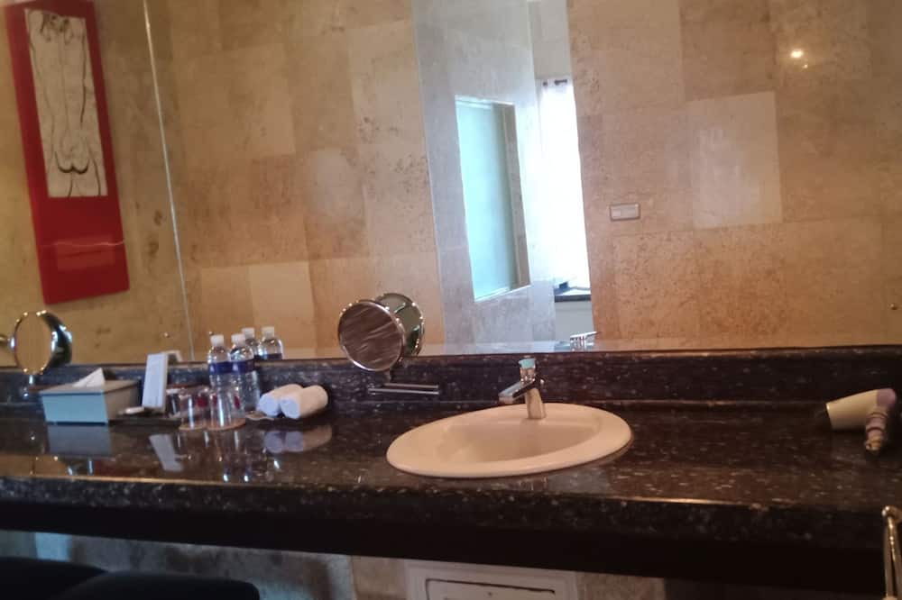 Photo of Bathroom in Kampial