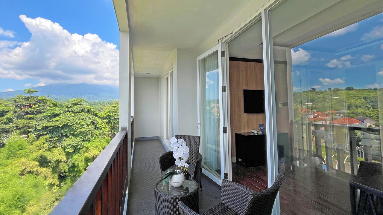 Photo of Patio Balcony in Bogor Selatan