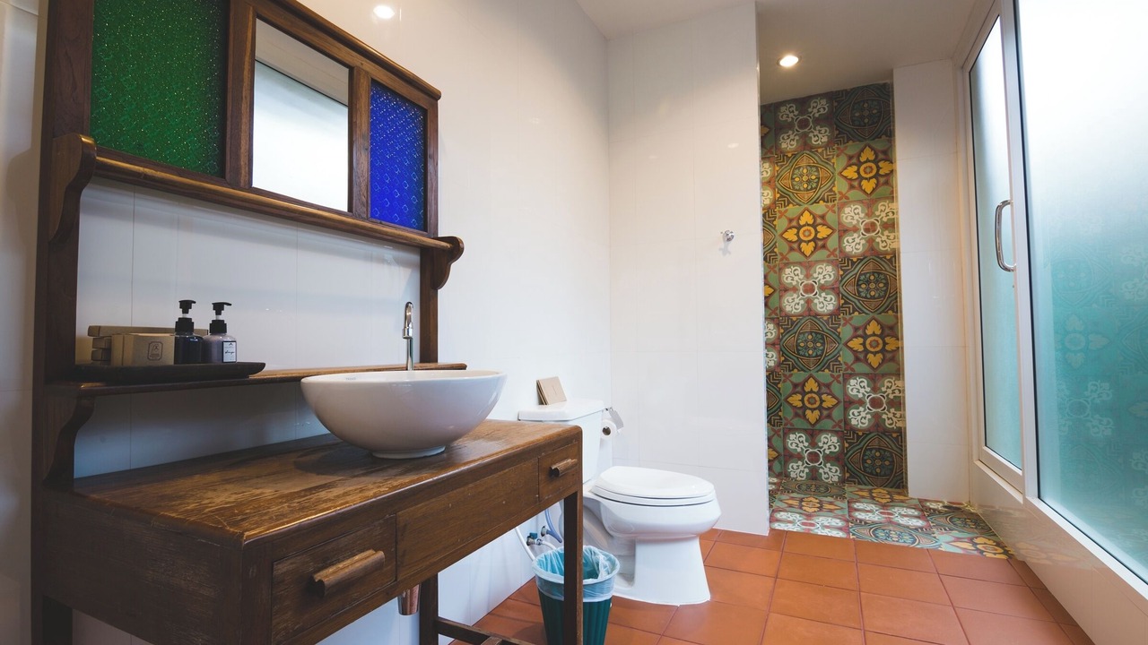 Photo of Bathroom in Wat Ratchabophit