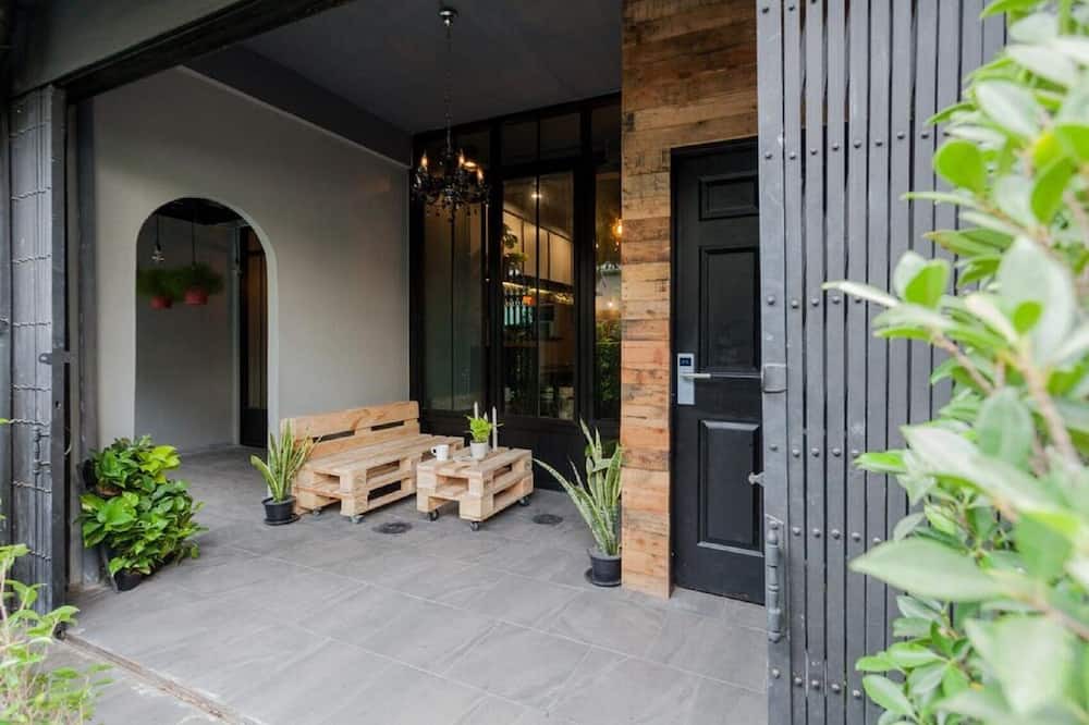 Photo of Patio Balcony in Wang Burapha Phirom