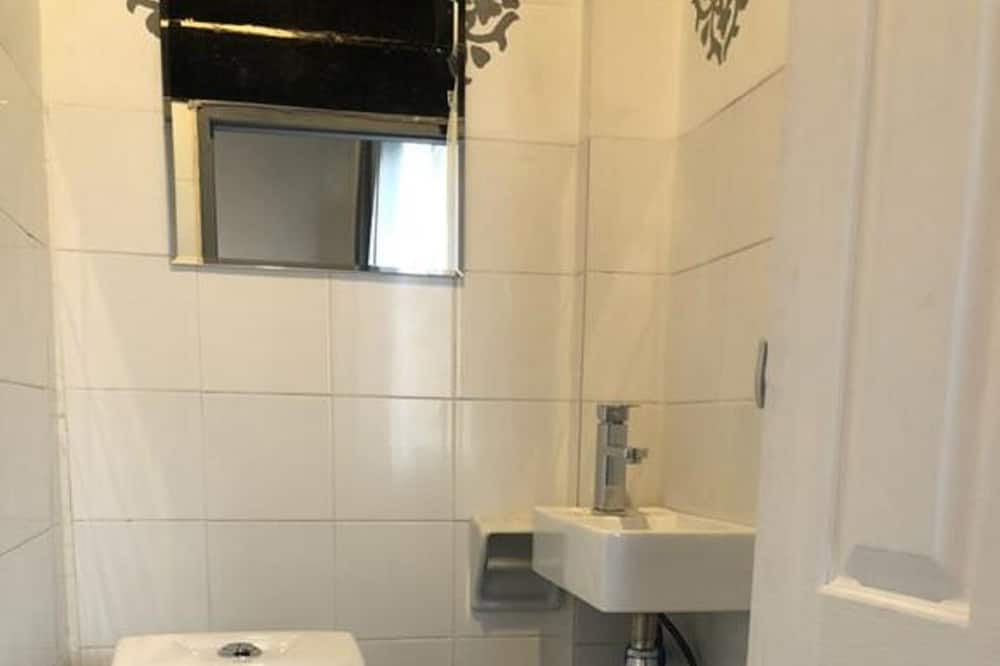 Photo of Bathroom in Wat Ratchabophit