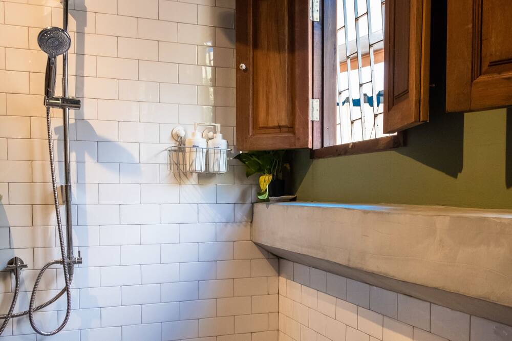 Photo of Bathroom in Pom Prap
