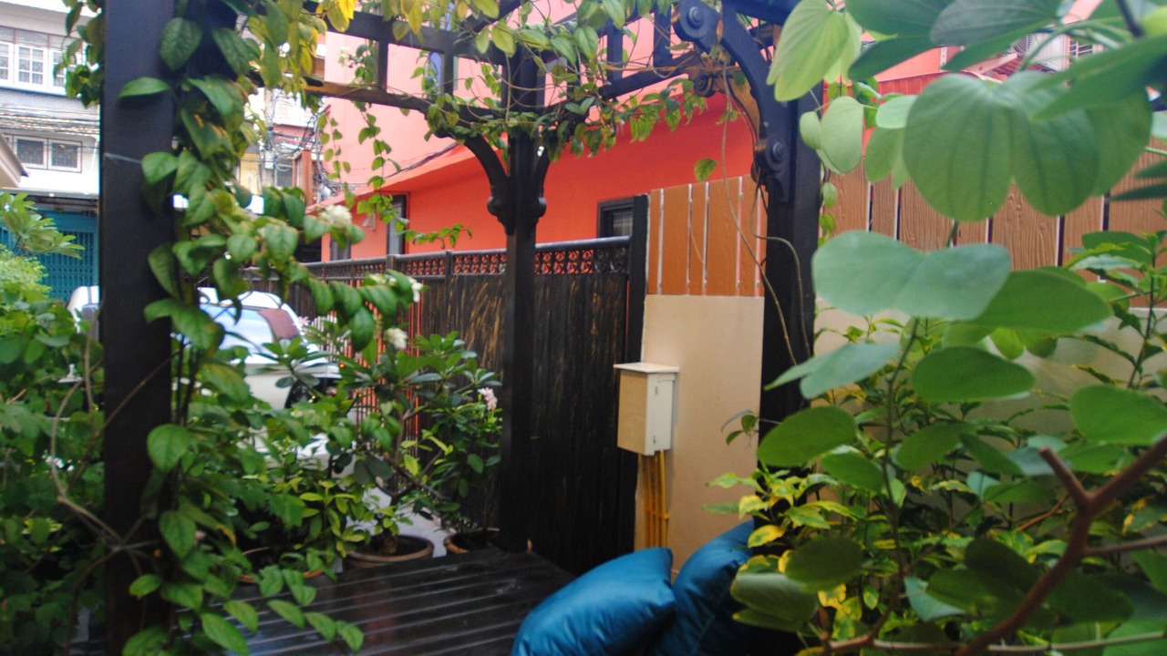 Photo of Patio Balcony in Bang Lamphu Lang
