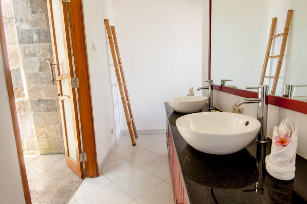 Photo of Bathroom in Kaliasem
