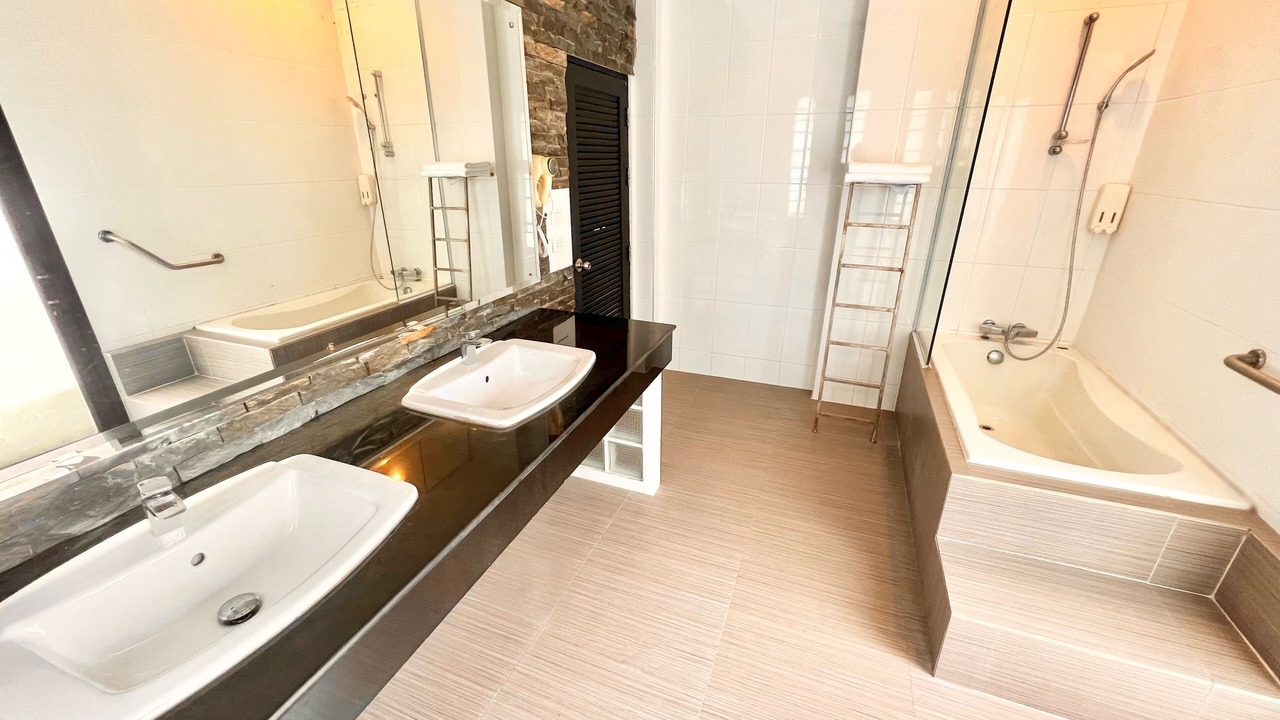 Photo of Bathroom in Ao Luek