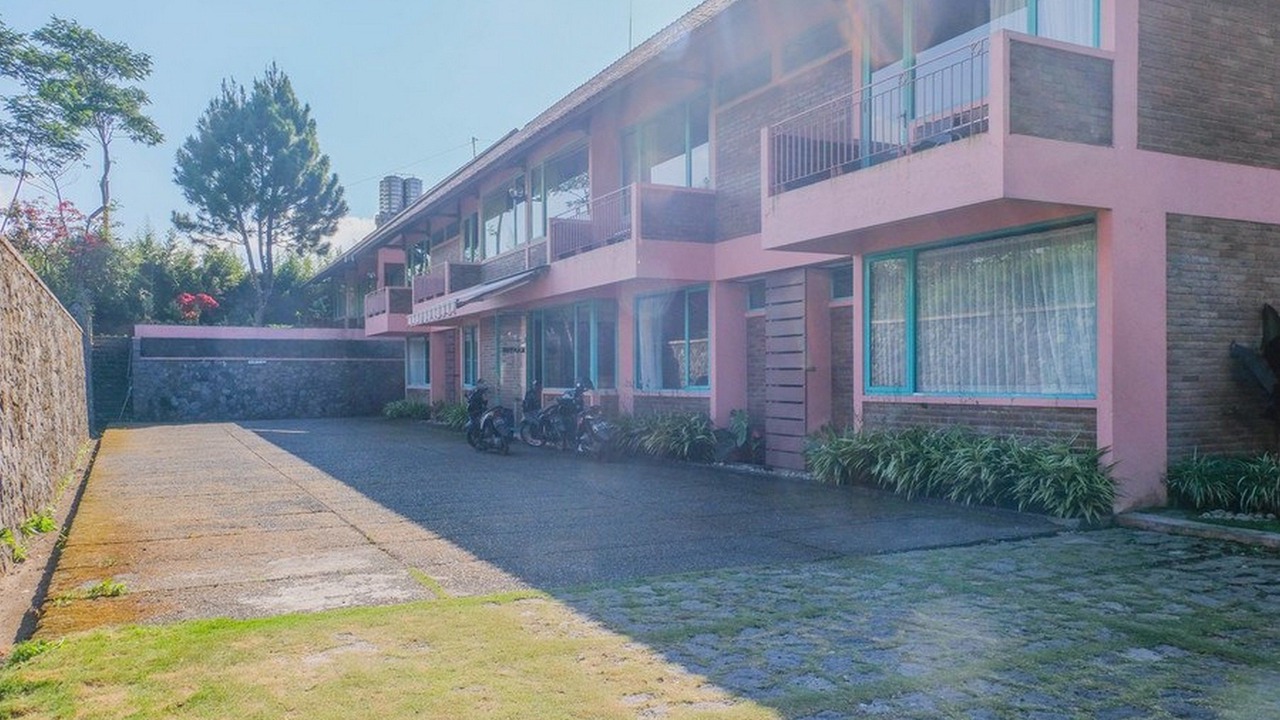 Photo of Buildings in Kopeng