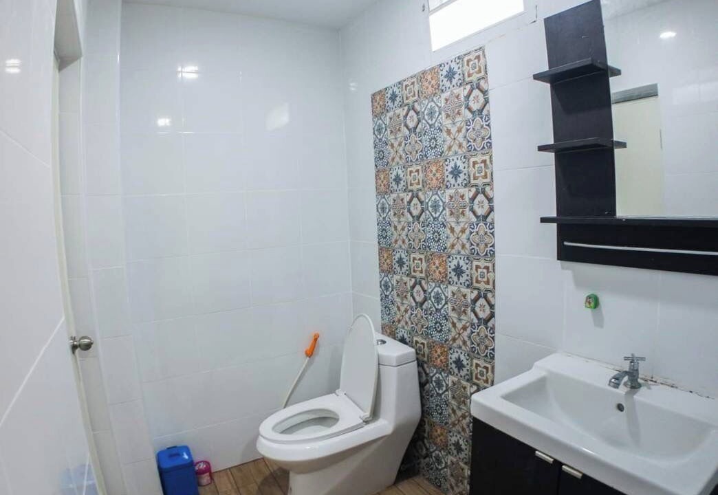 Photo of Bathroom in Pom Prap
