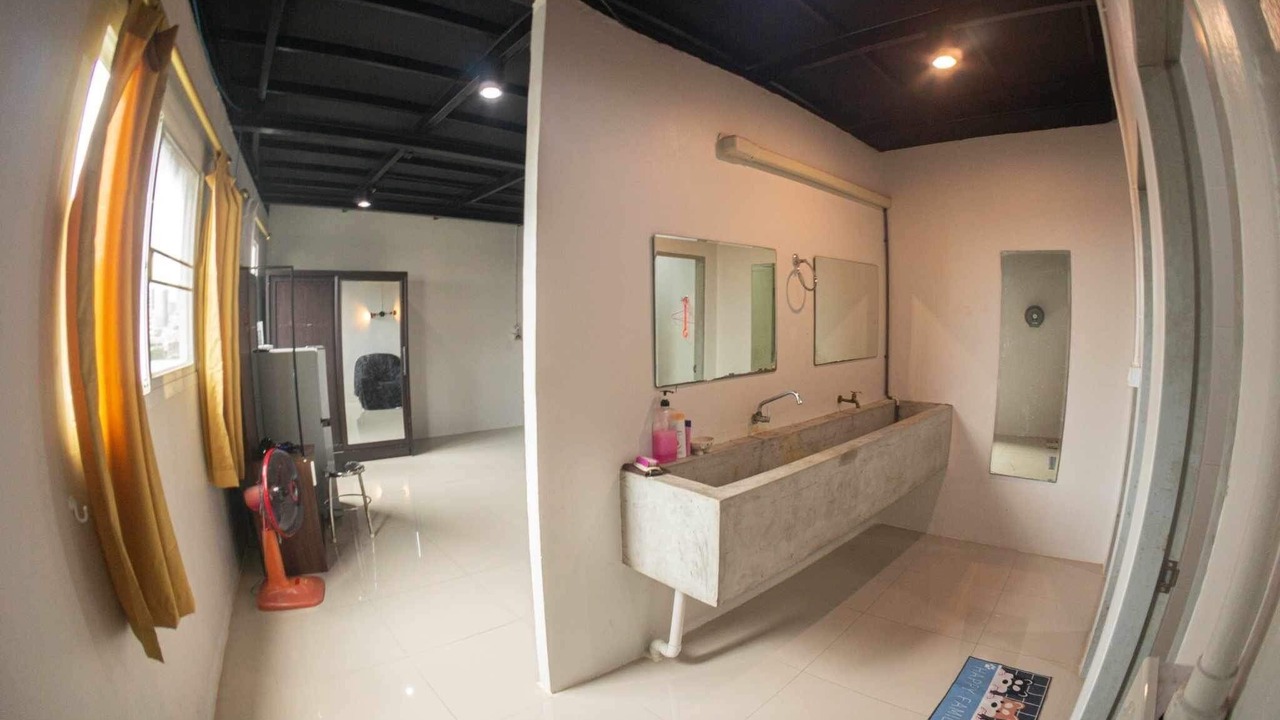Photo of Bathroom in Pom Prap