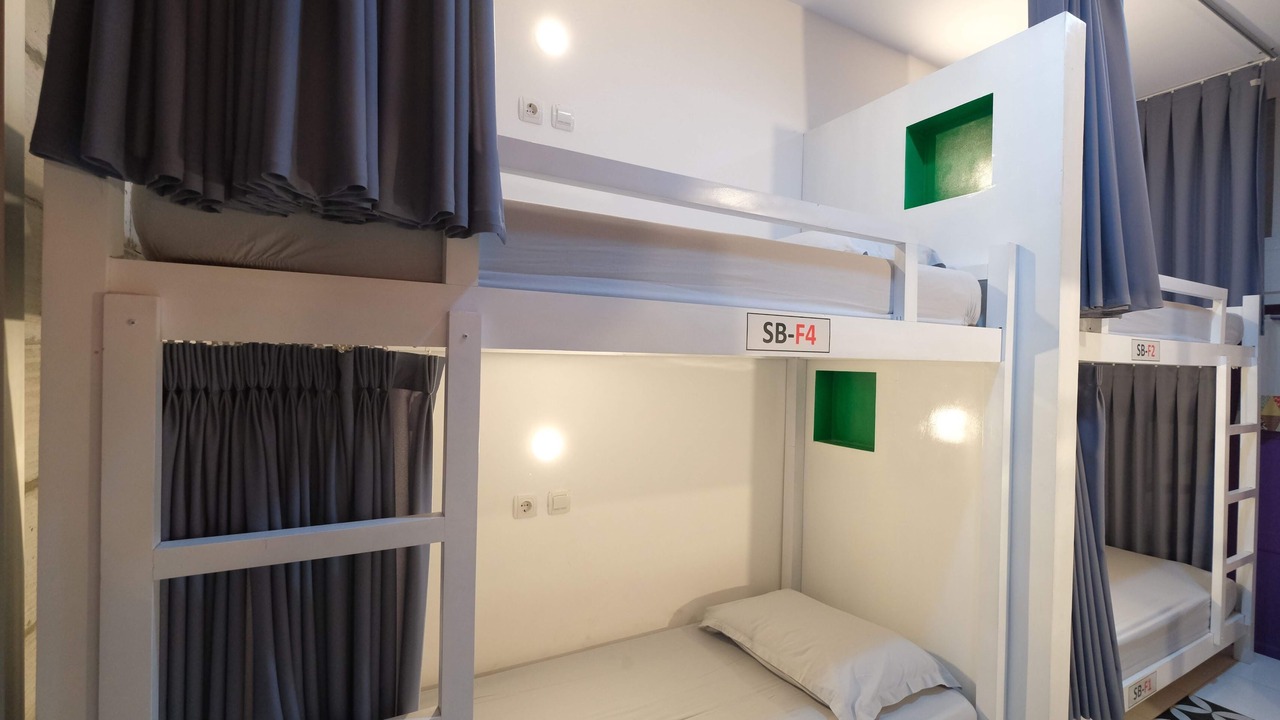 Photo of Bedroom in Wirobrajan