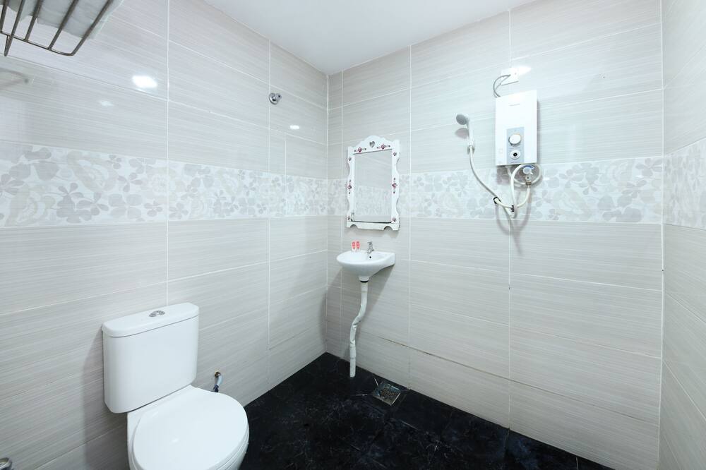 Photo of Bathroom in Taman Mewah