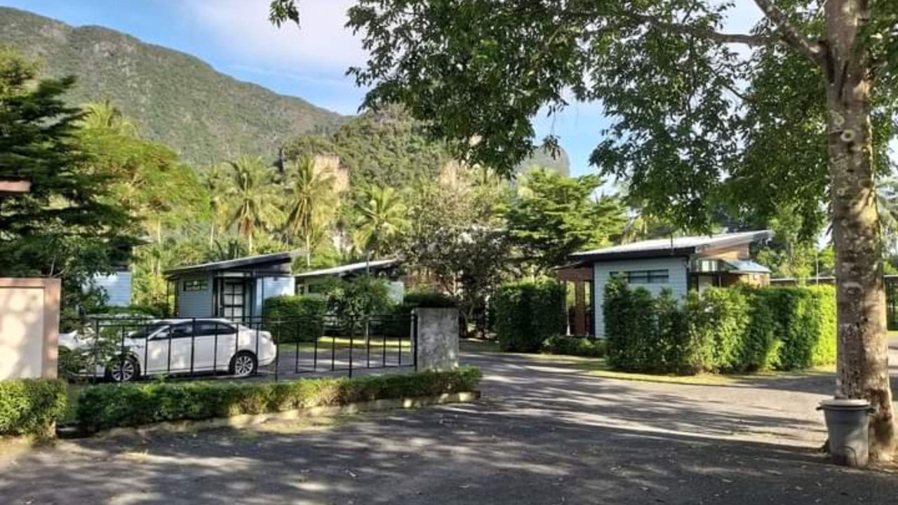 Photo of Buildings in Thai Chang