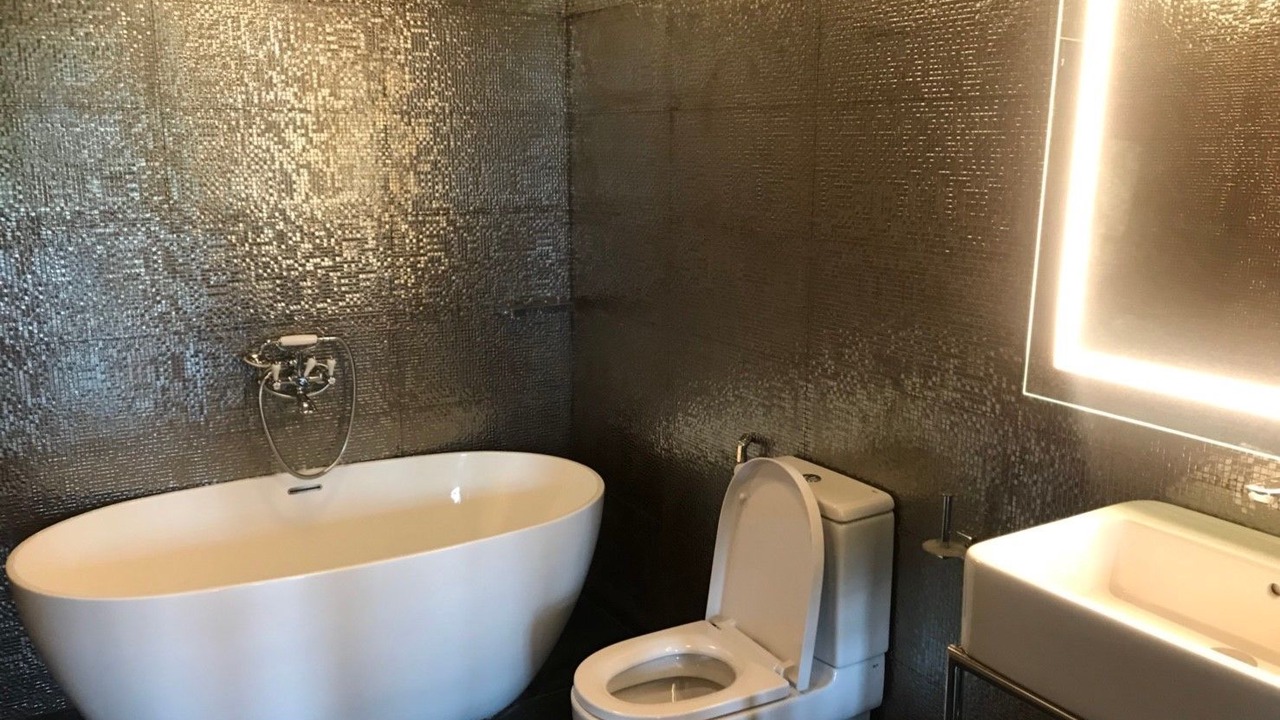 Photo of Bathroom in Samsen Nai