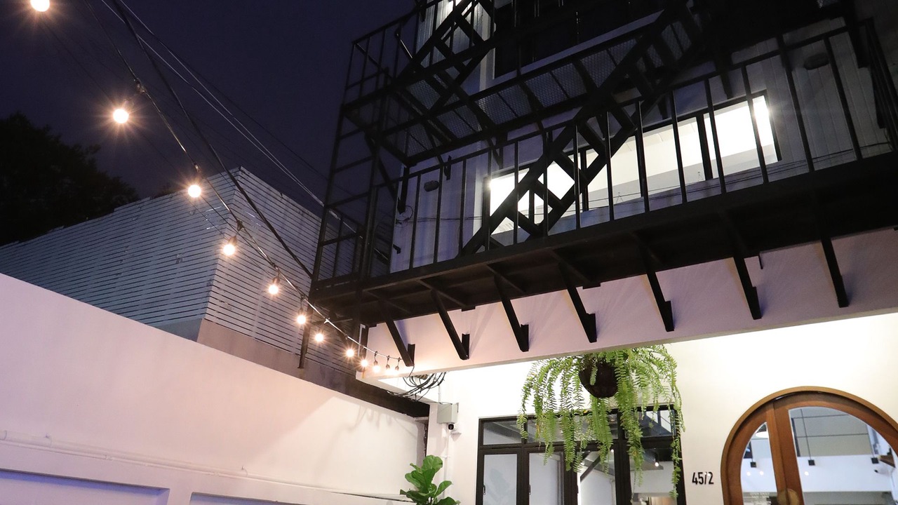 Photo of Buildings in Thung Maha Mek