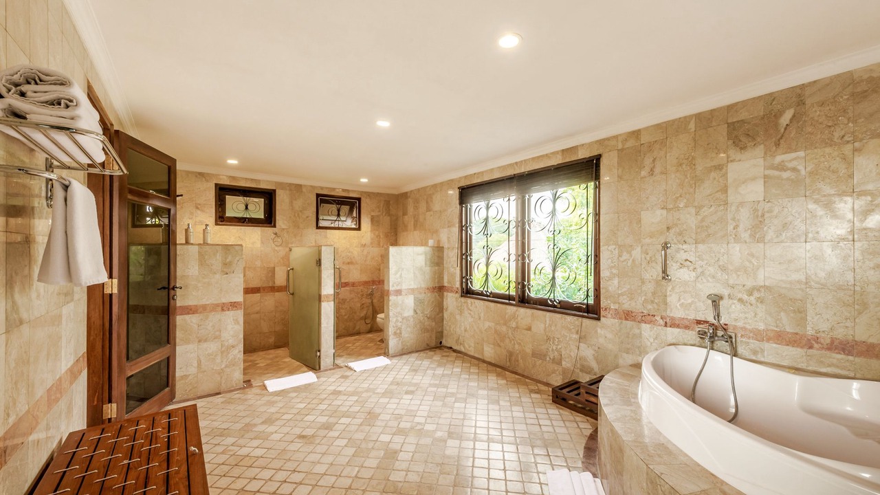 Photo of Bathroom in Mumbul