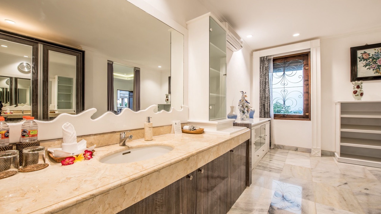 Photo of Bathroom in Mumbul