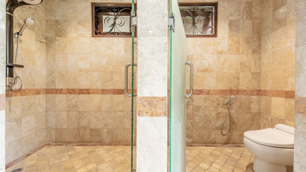 Photo of Bathroom in Mumbul