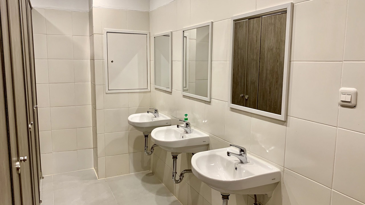 Photo of Bathroom in Gambir