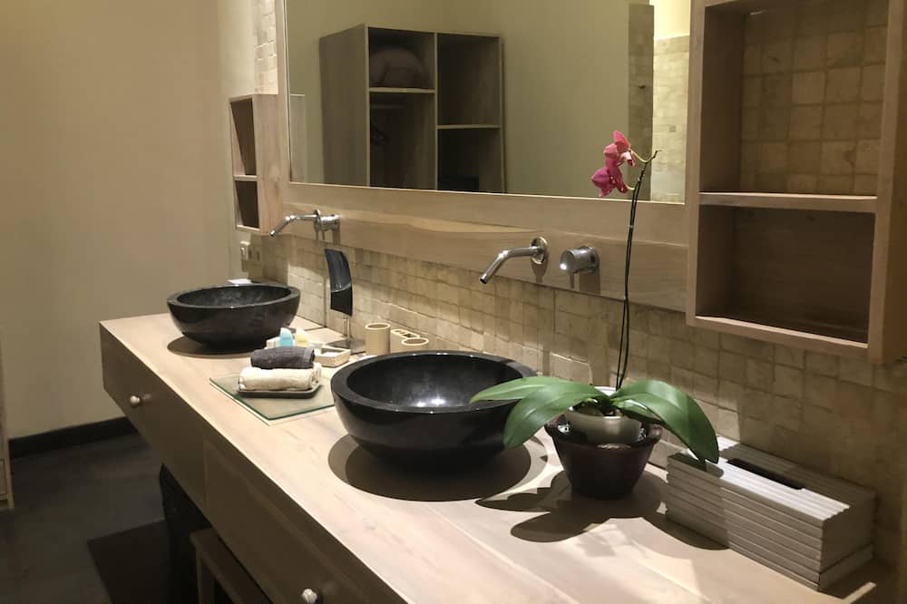 Photo of Bathroom in Dencarik