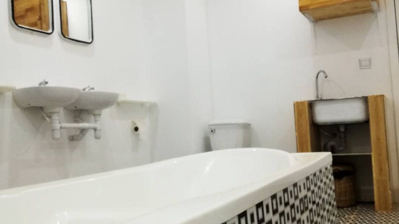 Photo of Bathroom in Sangkat Sla Kram