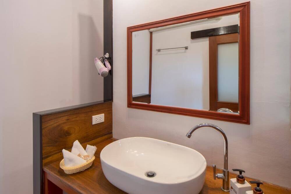 Photo of Bathroom in Pathouphone