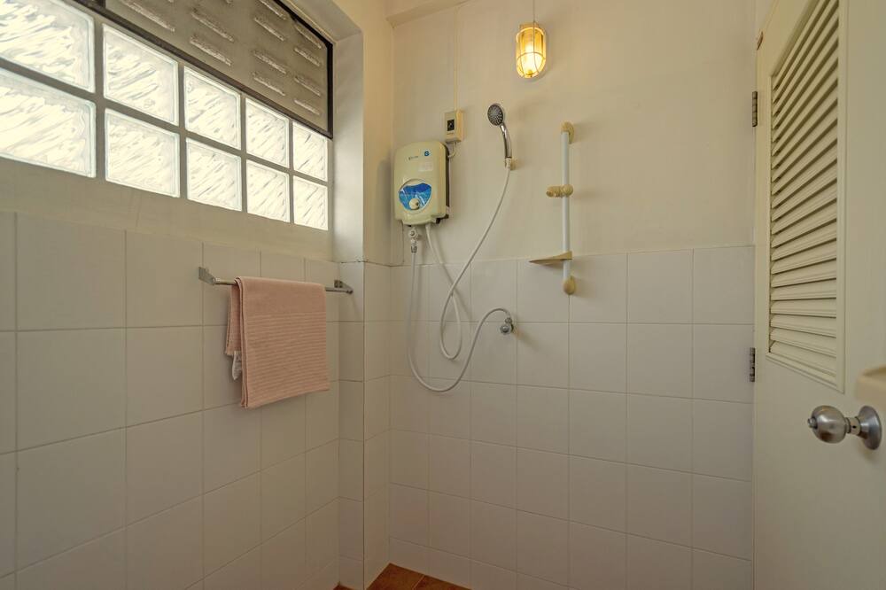 Photo of Bathroom in Samsen Nai