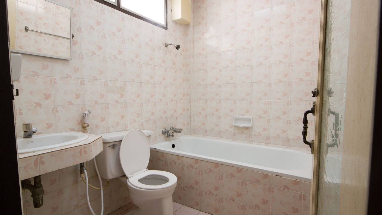 Photo of Bathroom in Ang Thong
