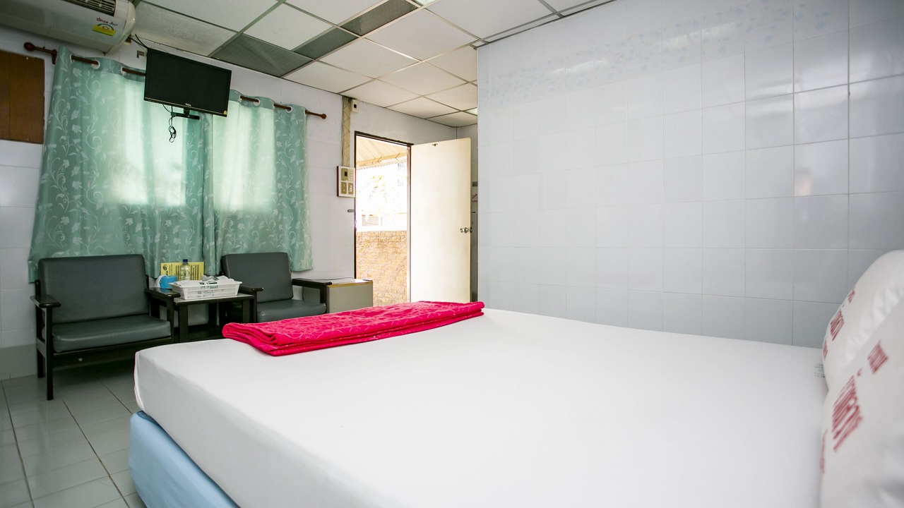 Photo of Bedroom in Ang Thong