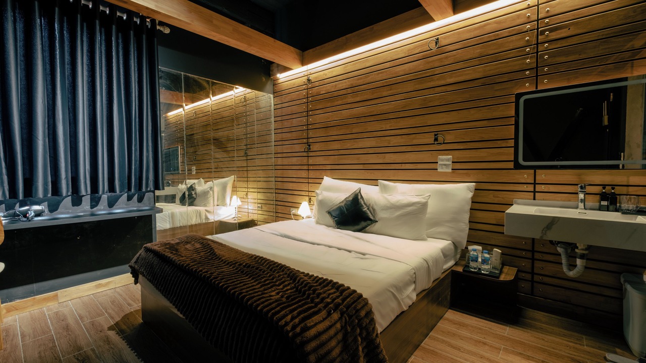 Photo of Bedroom in Trung Hoa Nhan Chinh