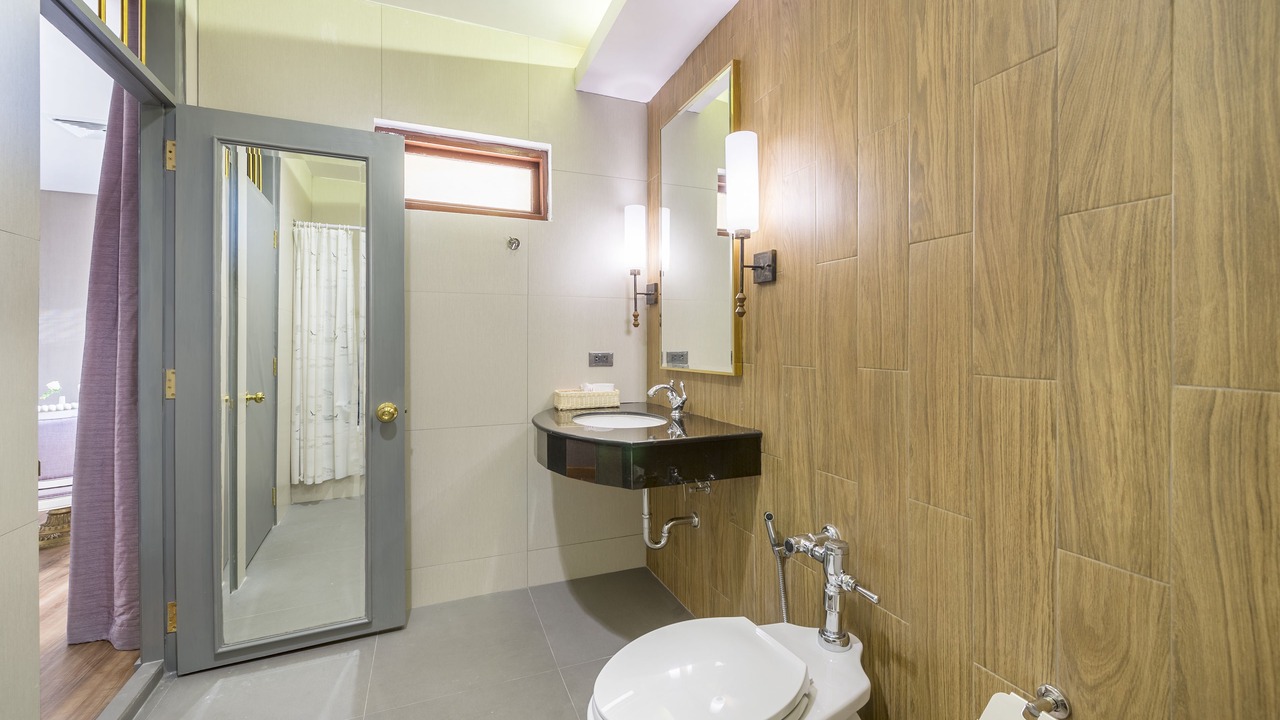 Photo of Bathroom in Phra Nakhon