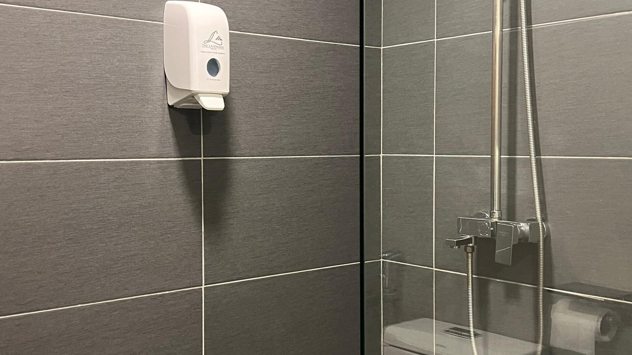 Photo of Bathroom in Pegawai