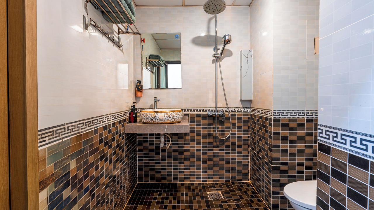 Photo of Bathroom in District 12
