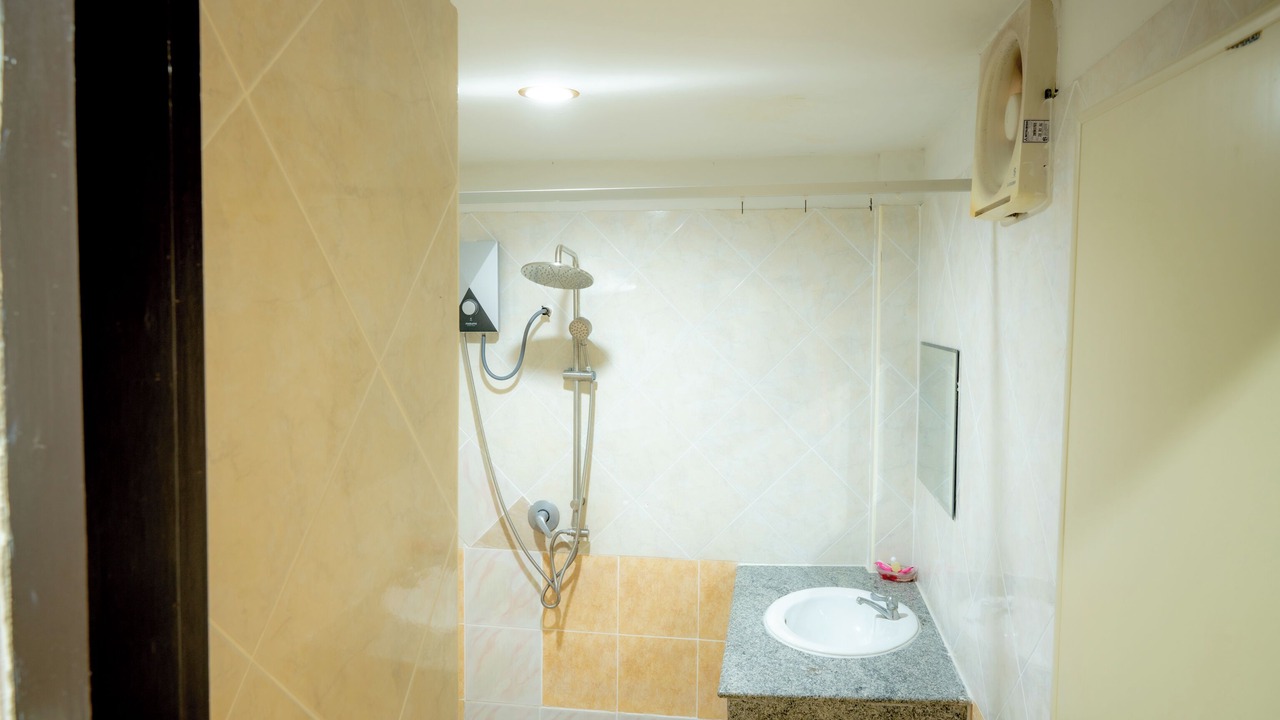 Photo of Bathroom in Tak