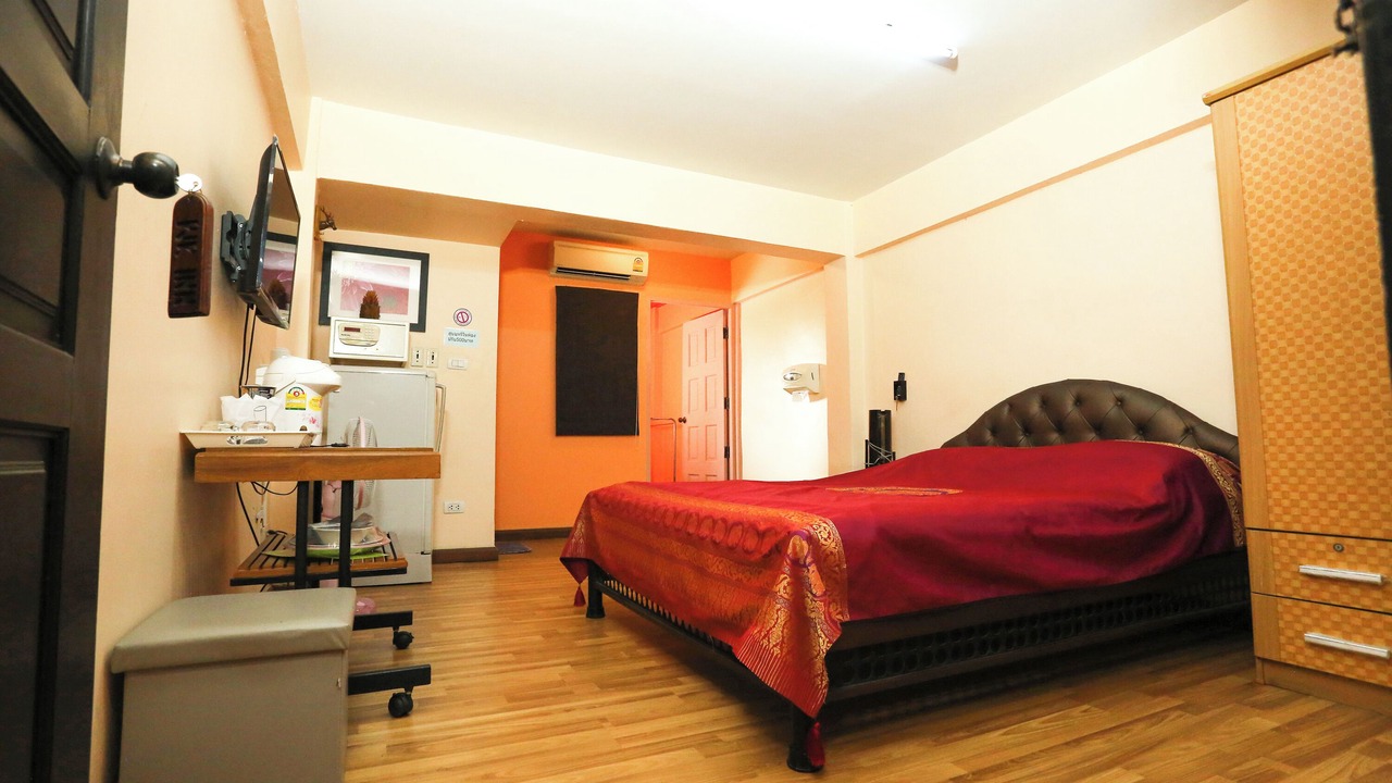 Photo of Bedroom in Khanna Yao