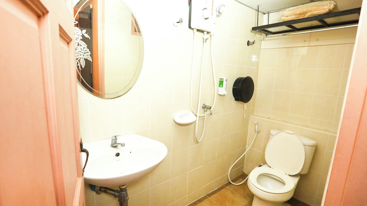 Photo of Bathroom in Khanna Yao