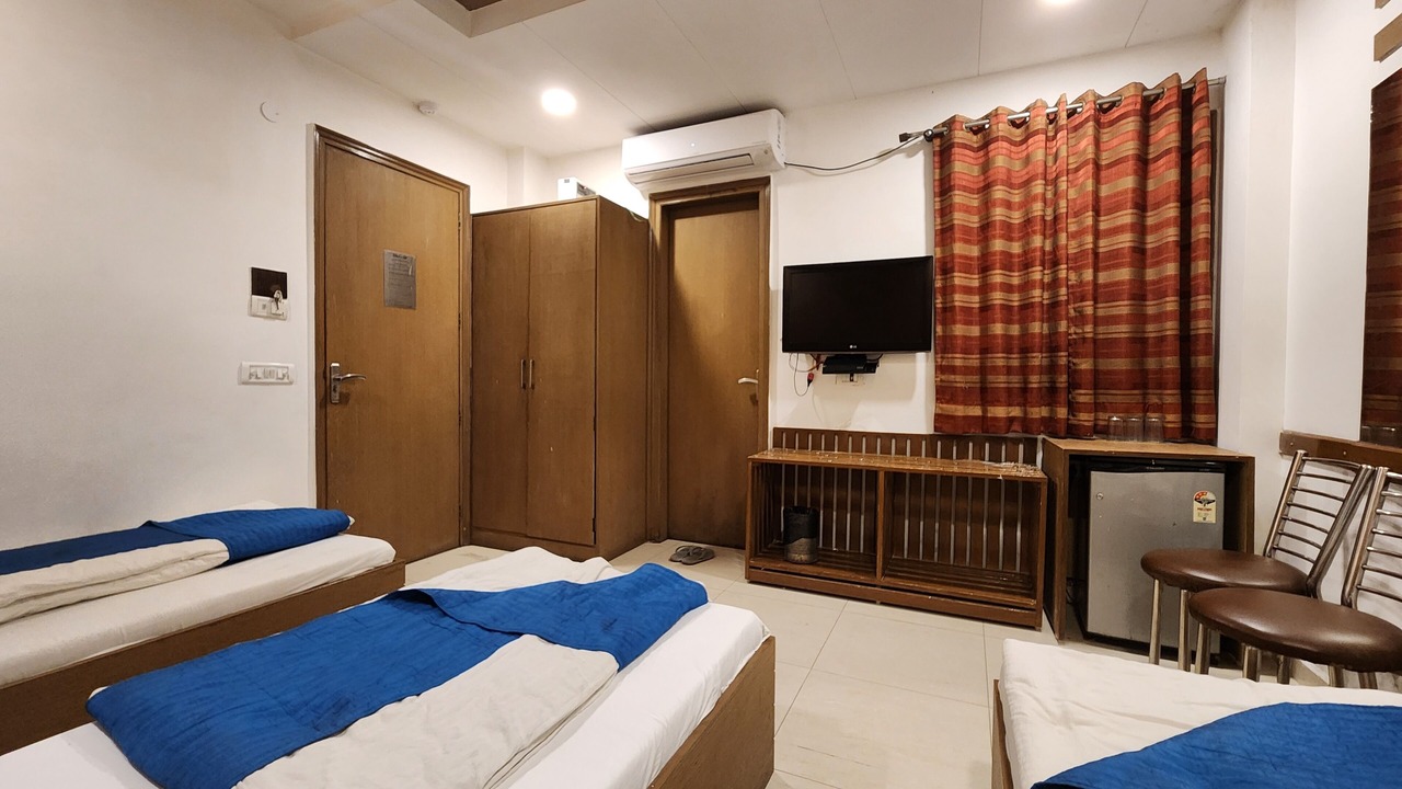Photo of Bedroom in Dariyaganj