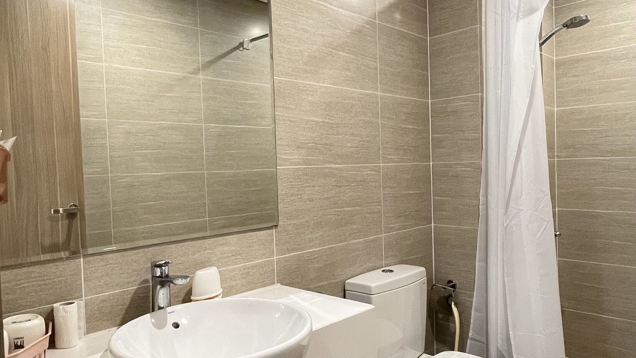 Photo of Bathroom in District 9