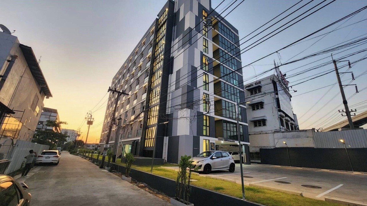 Photo of Outdoor in Khanna Yao