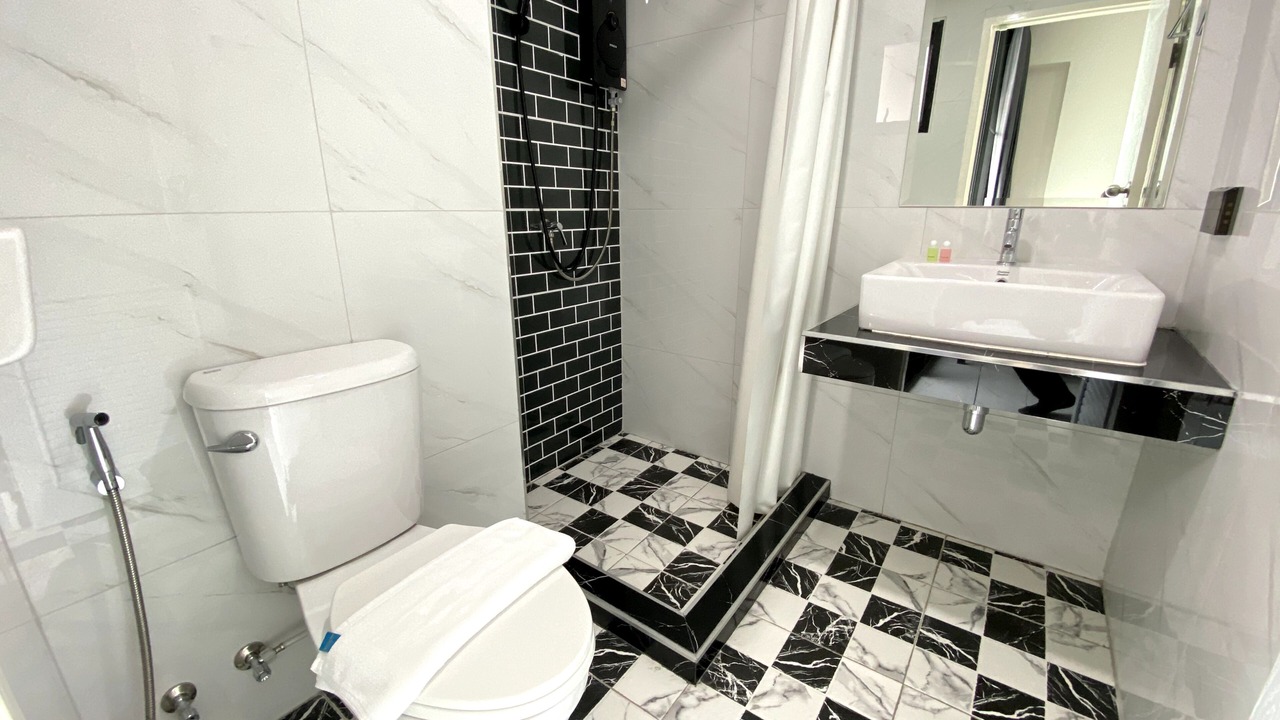 Photo of Bathroom in Khanna Yao