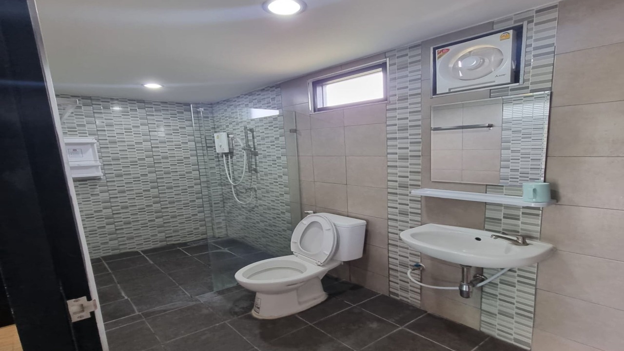 Photo of Bathroom in Ang Thong