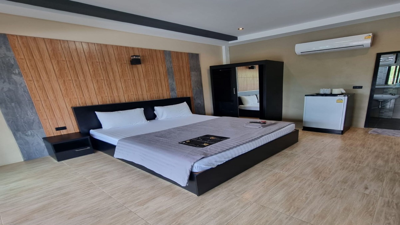 Photo of Bedroom in Ang Thong
