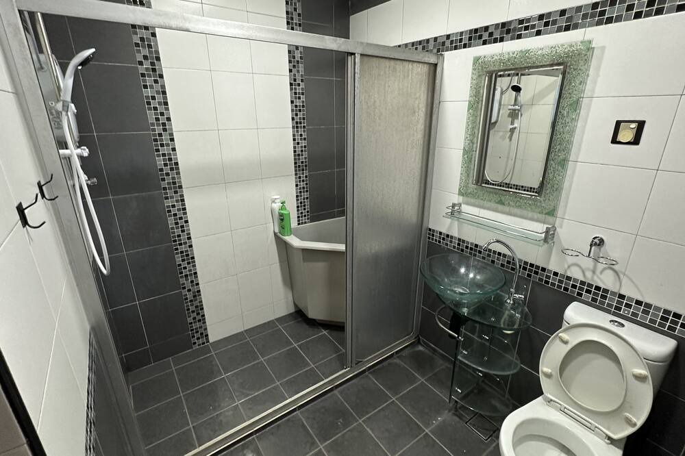 Photo of Bathroom in Kampung Tambak Bunga