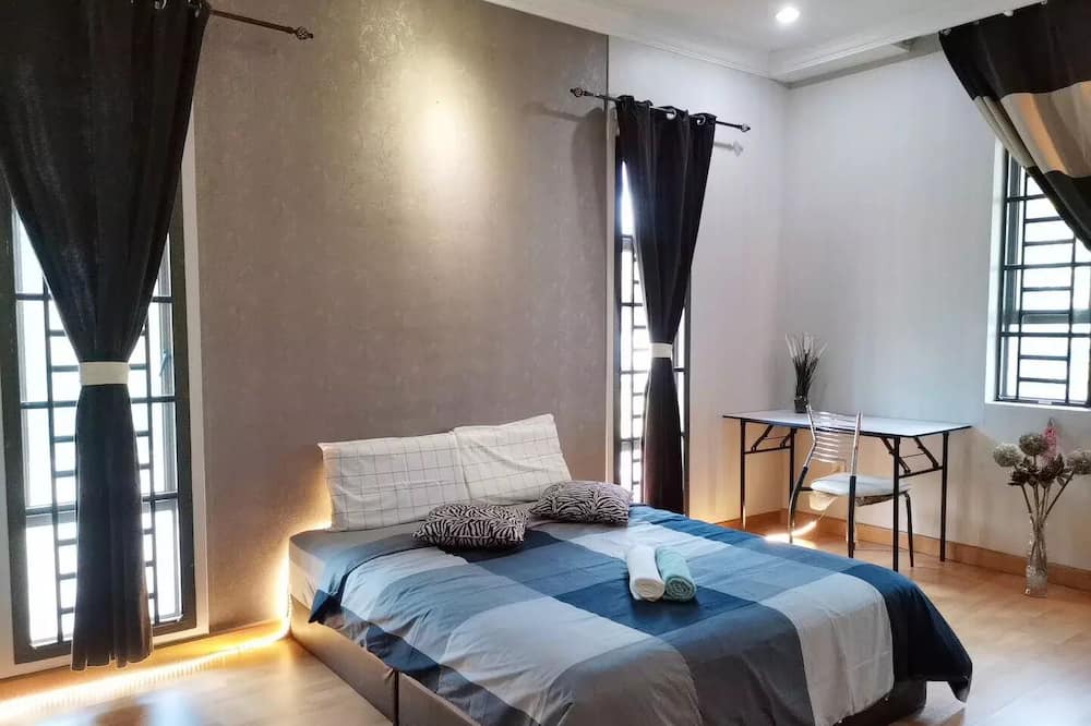 Photo of Bedroom in Taman Mount Austin