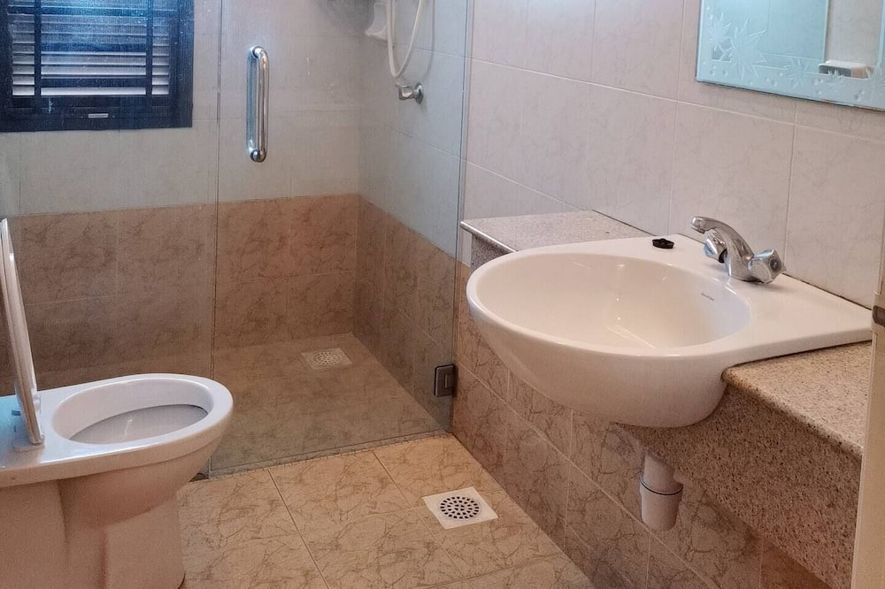 Photo of Bathroom in Taman Mount Austin
